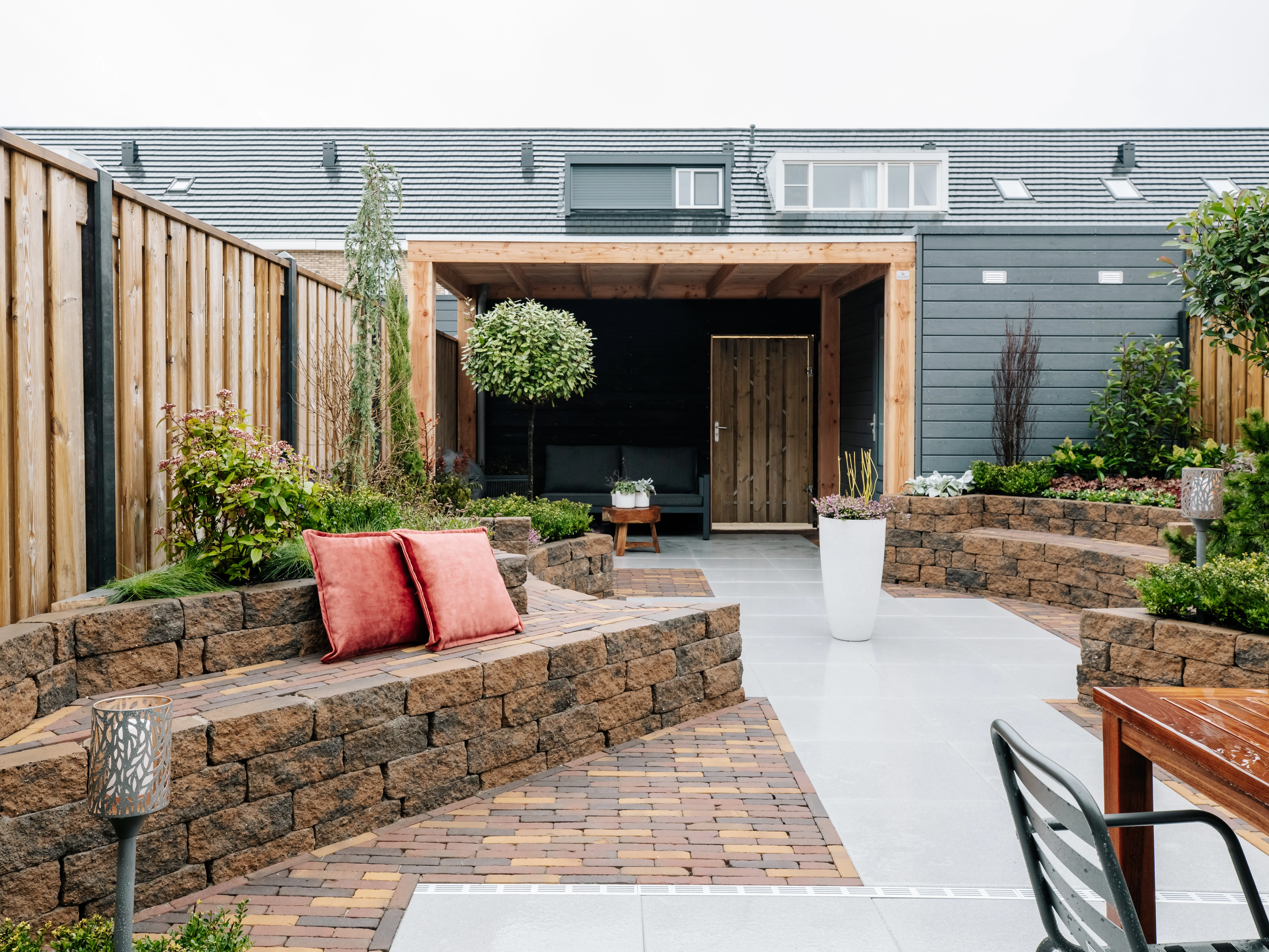 Douglas overkapping, 500 x 400, met zwarte schuur en achterwand, Westwood Modern - Afbeelding 4